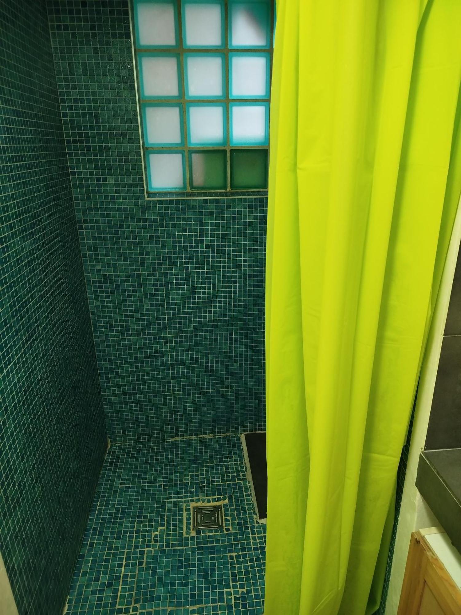 Apartment House In Menilmontant *