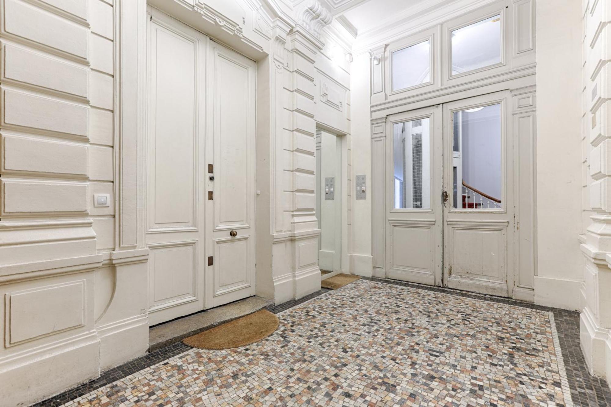 Appartement Loft De Charme An Coeur Des Batignolles Paris