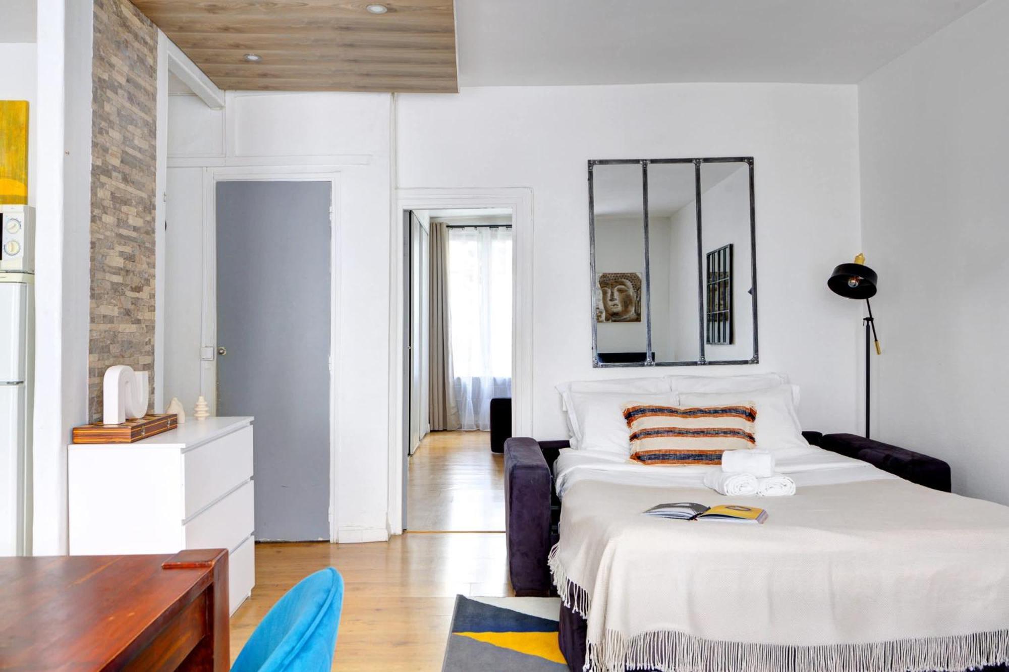 Bnbnova - Eiffel Tower & Champ De Mars Apartment