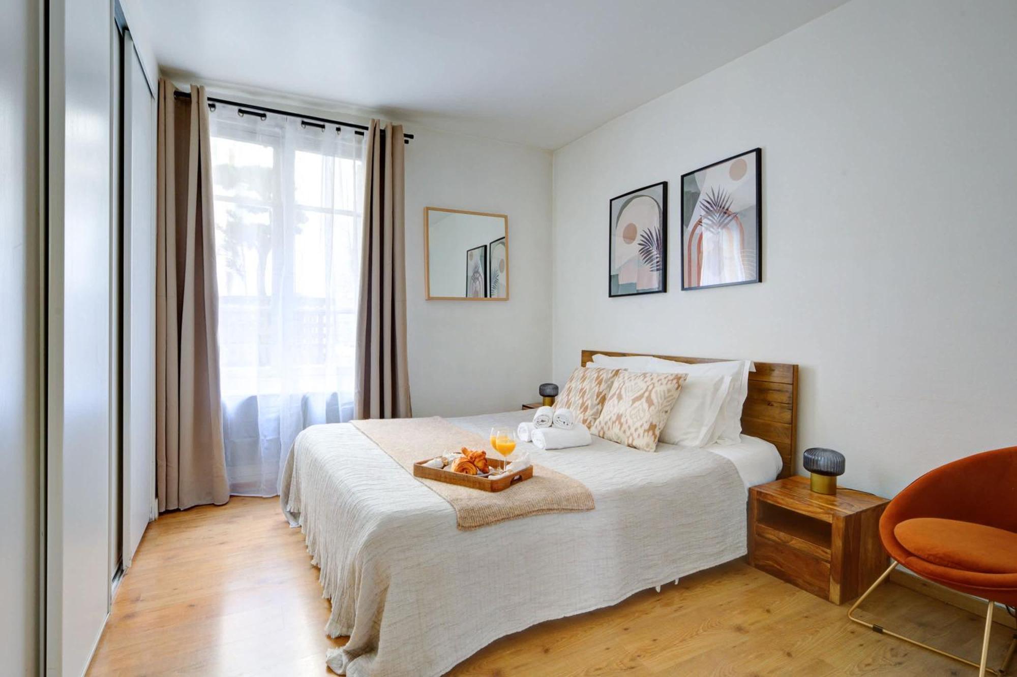 Bnbnova - Eiffel Tower & Champ De Mars Apartment