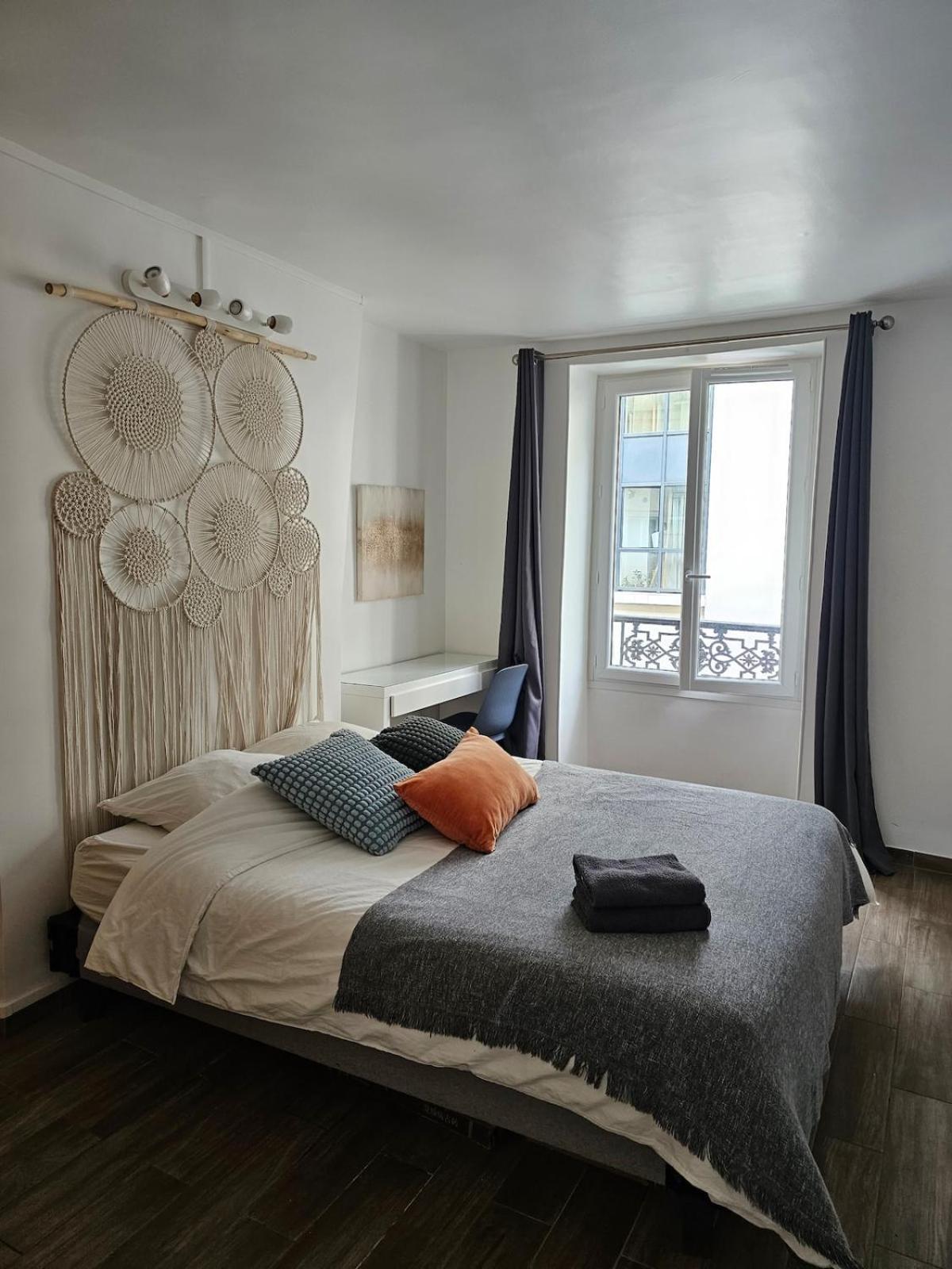 At Stlazarre Opera Haussman Apartment *