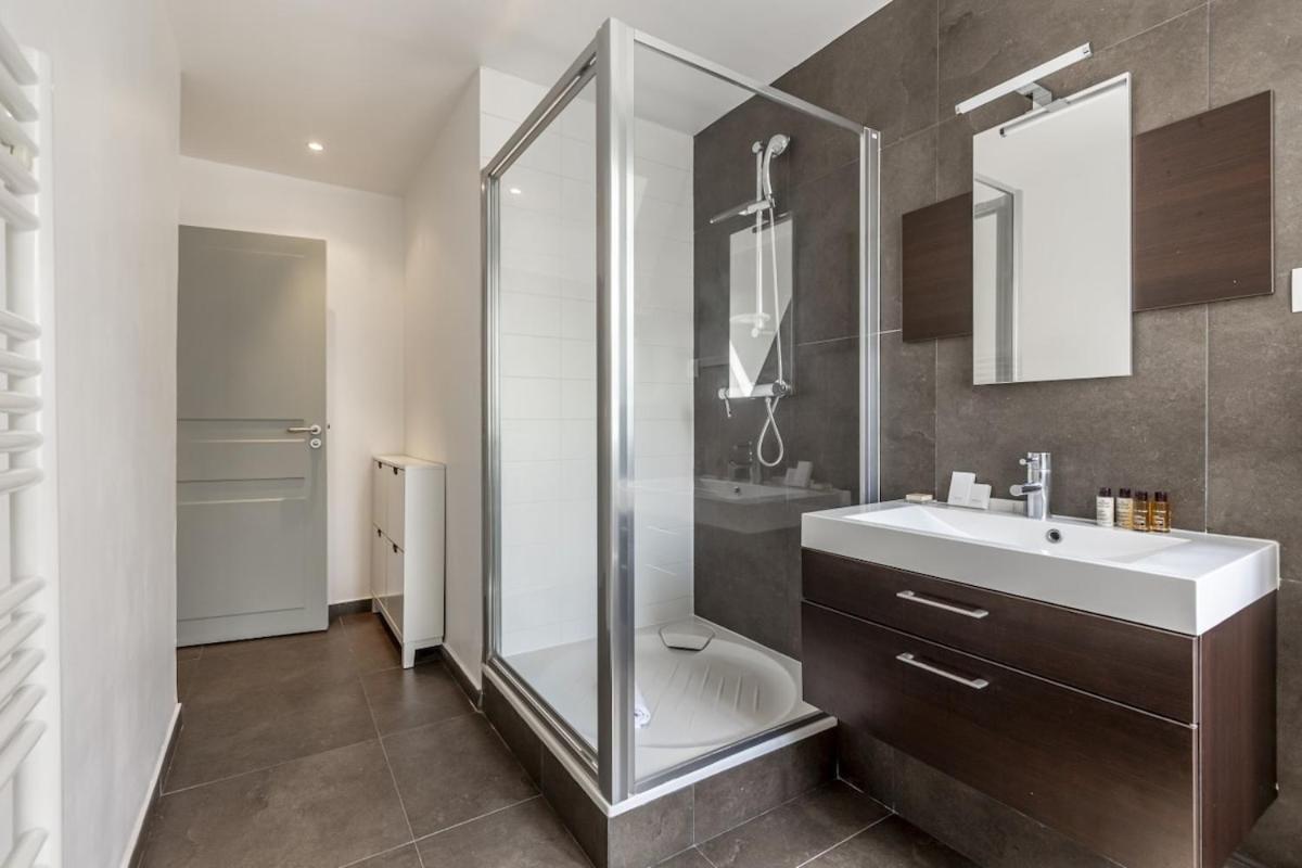 Apartment Hoche - - 2 People Paris