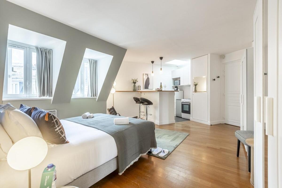 Apartment Hoche - - 2 People Paris