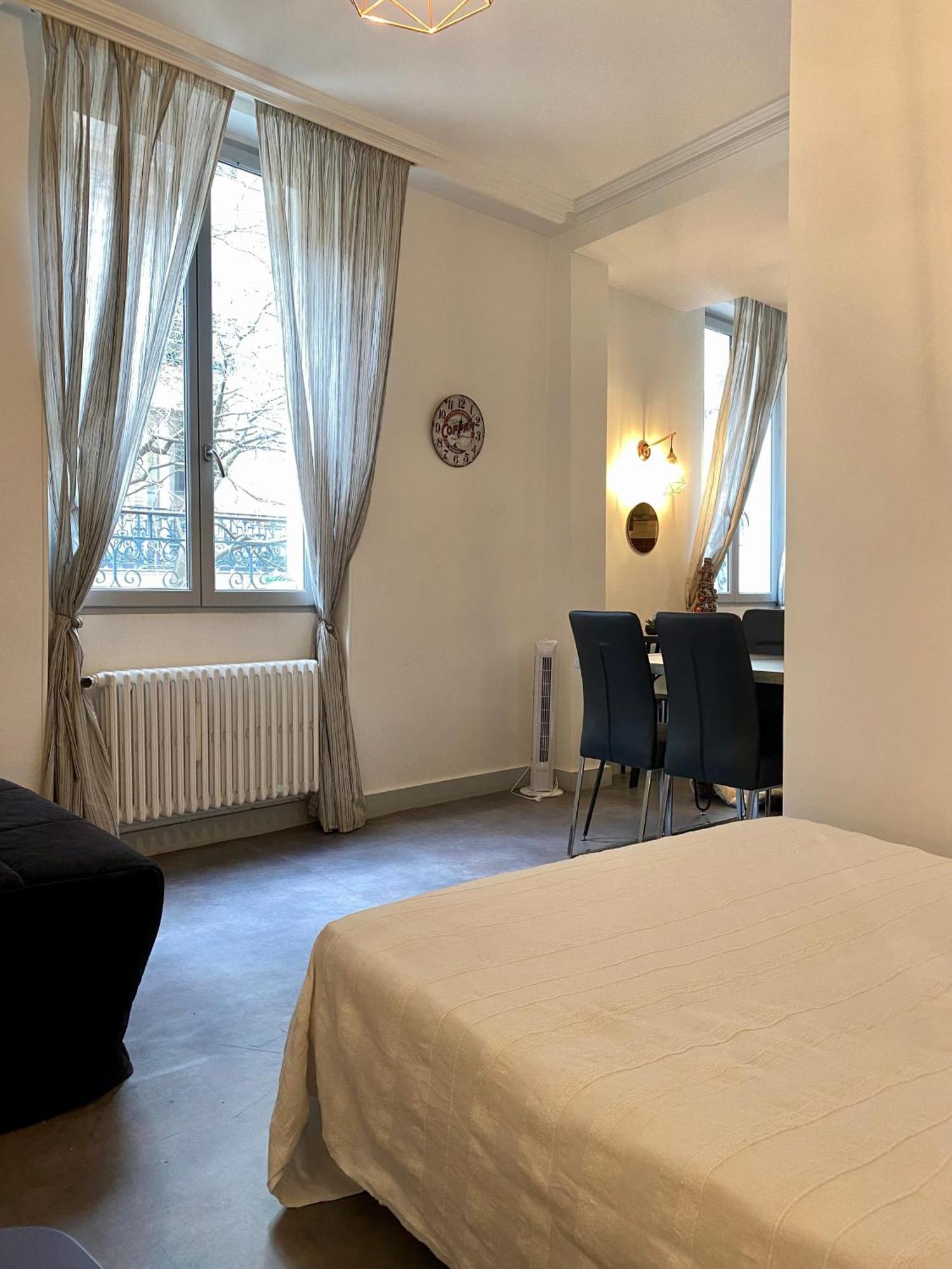 2 Pieces Au Coeur De * Paris