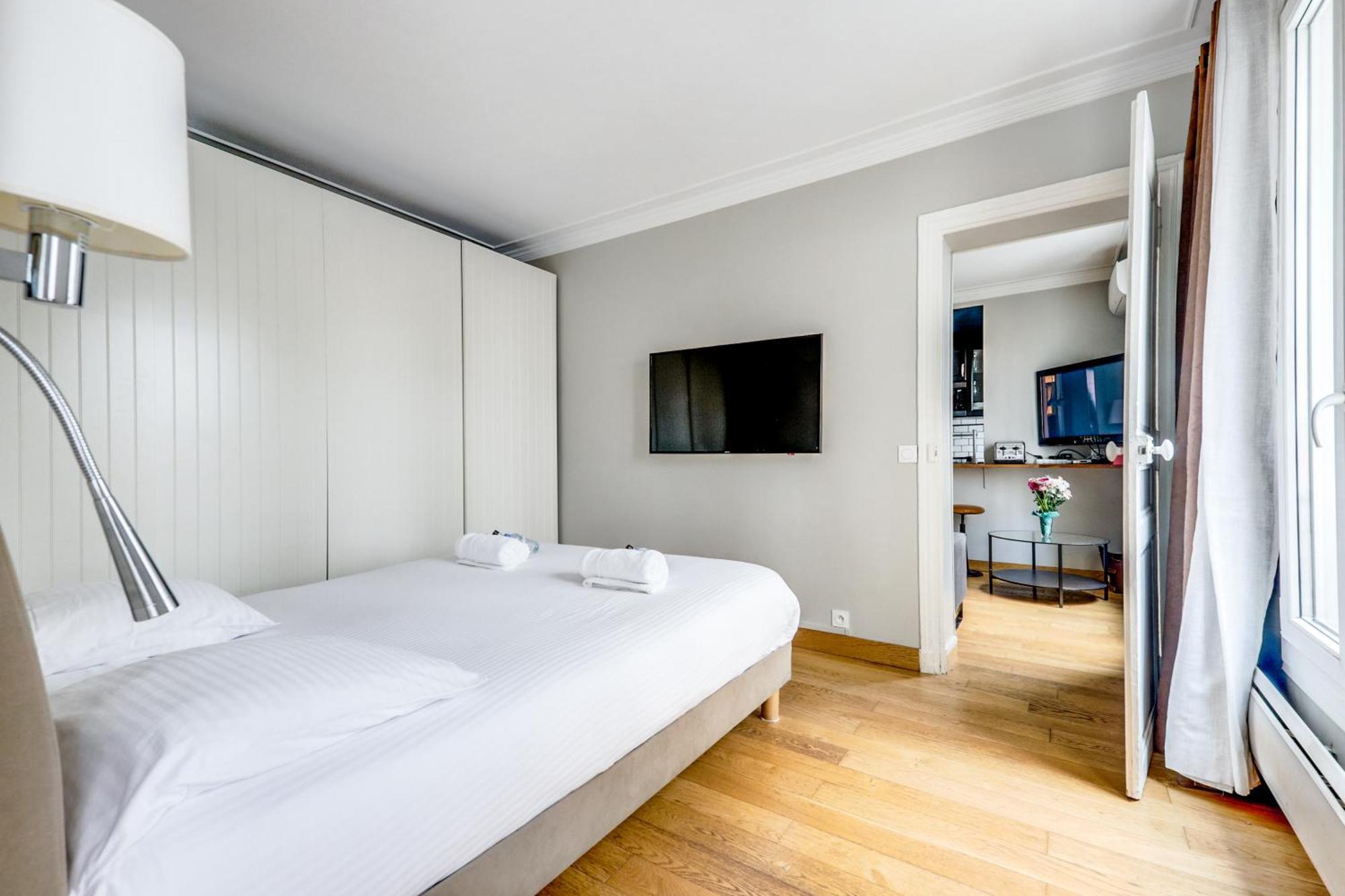 Ac & 10min From Marais L Center Of *