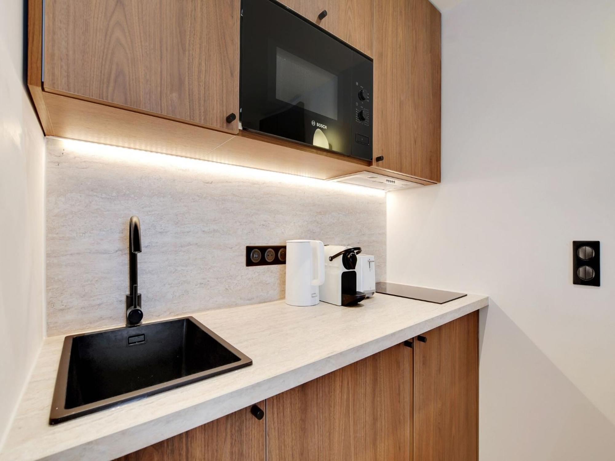 Modern - 2p - Ac - Madeleine Saint-lazare * Paris