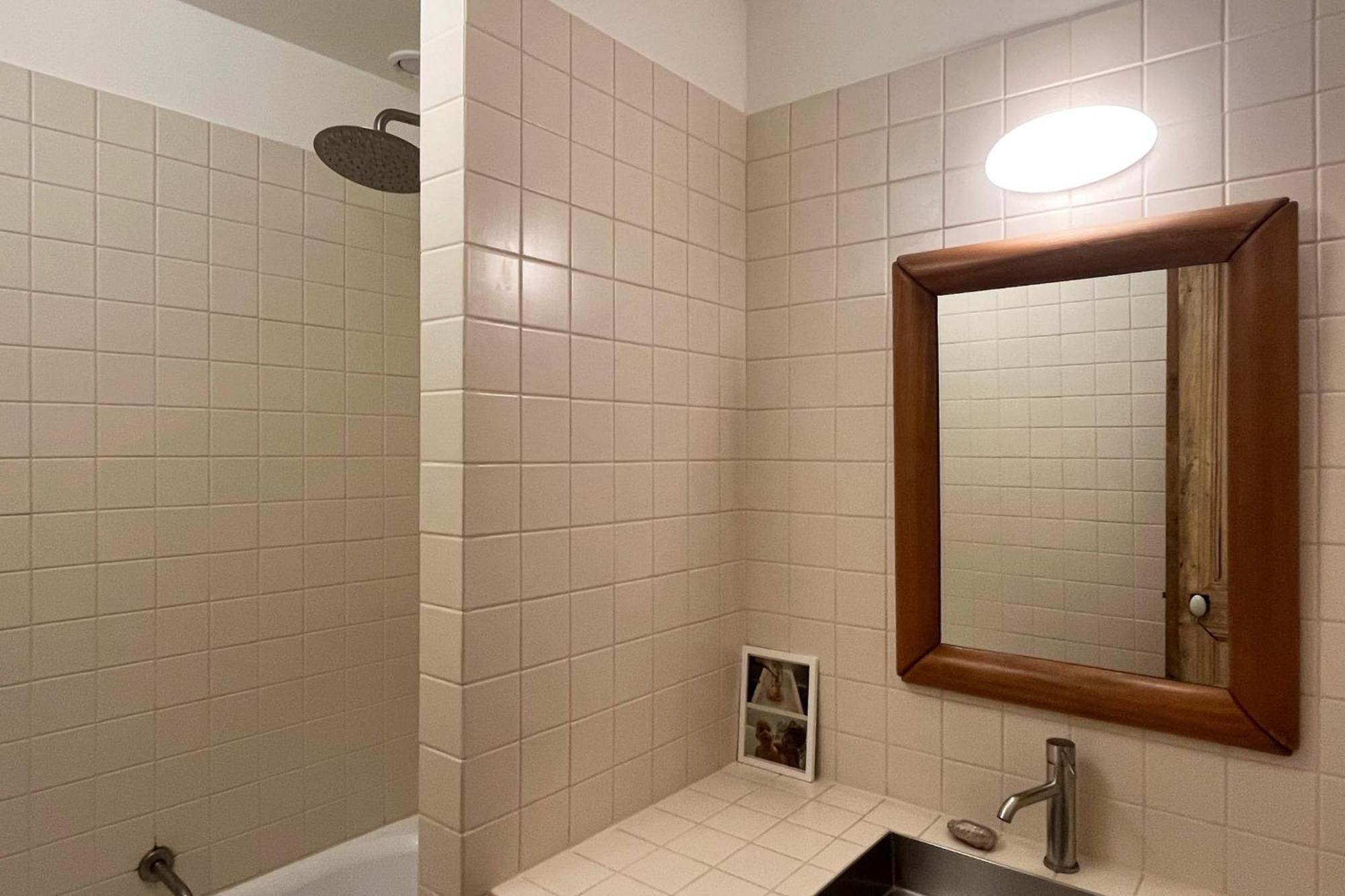 Charming Spacious T2 In The 18th - Paris