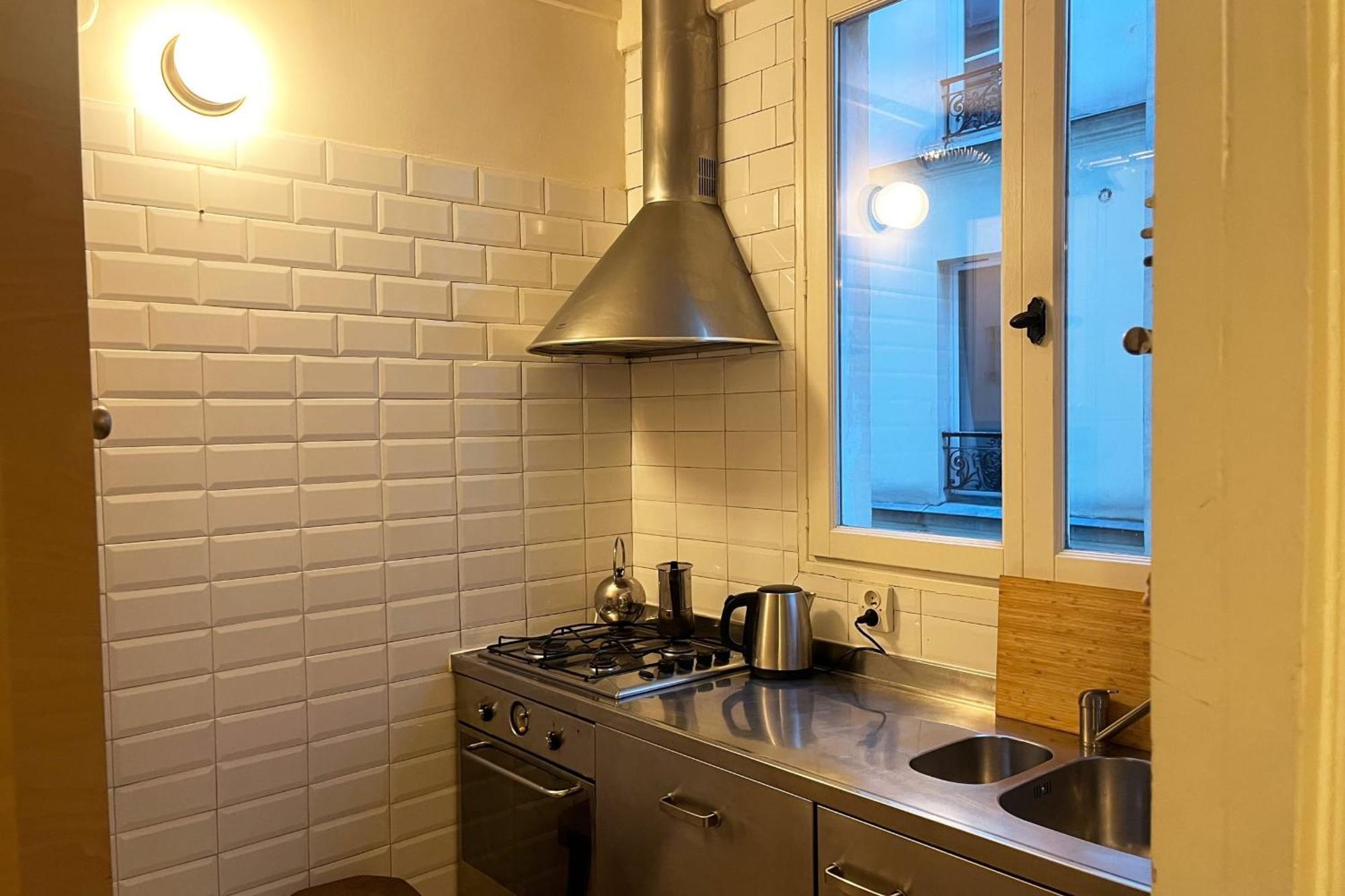 Charming Spacious T2 In The 18th - Apartment