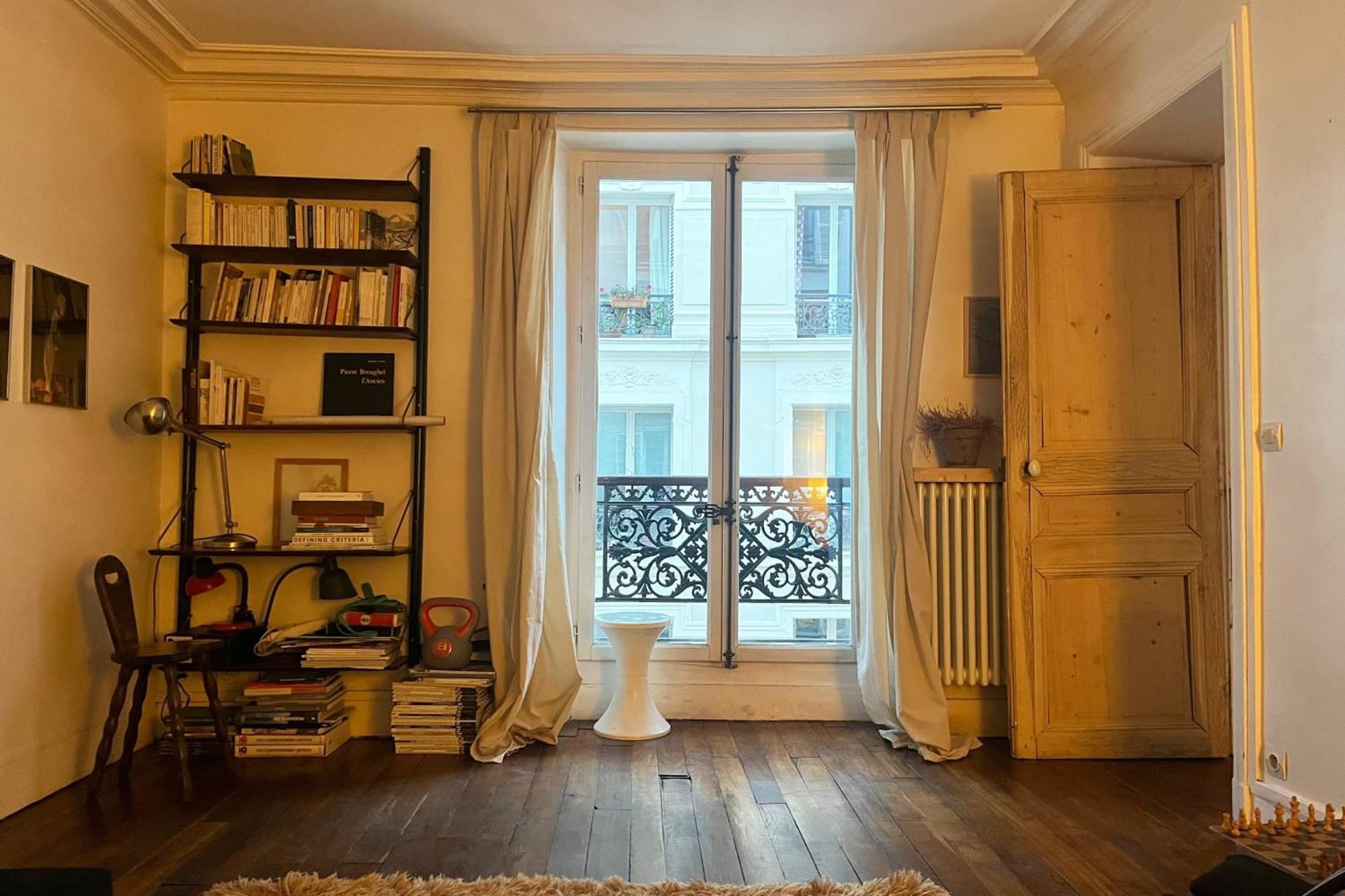 Charming Spacious T2 In The 18th - Paris