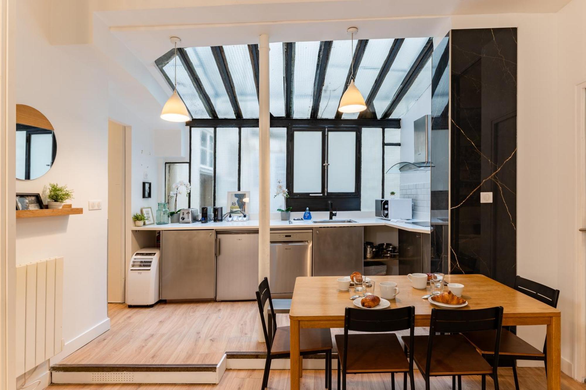 Saint Germain Sartre Apartment *