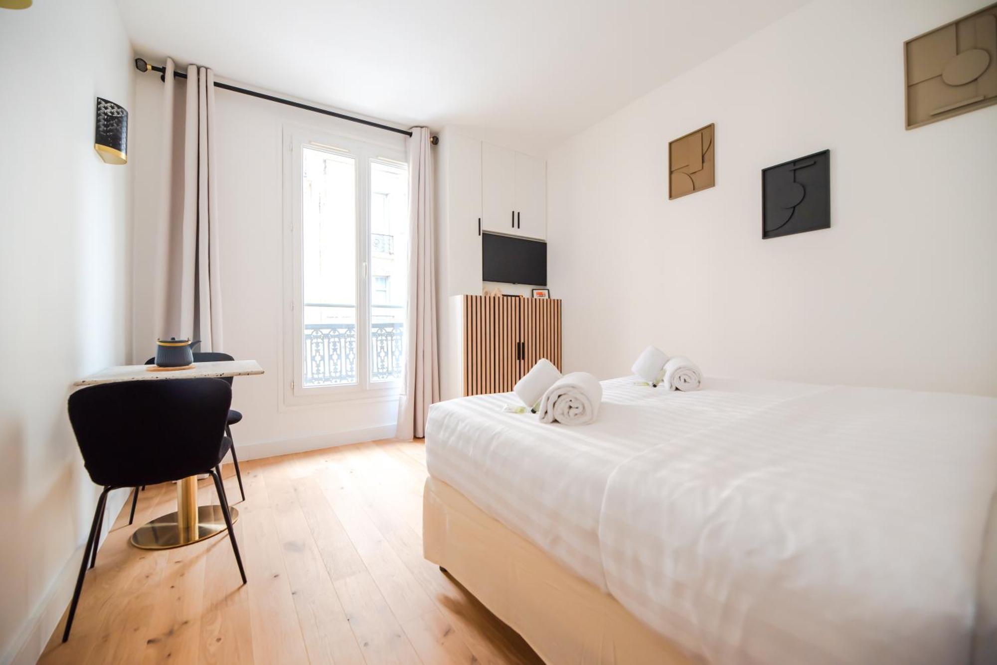 Apartment Cia - Du Moulin Rouge Paris