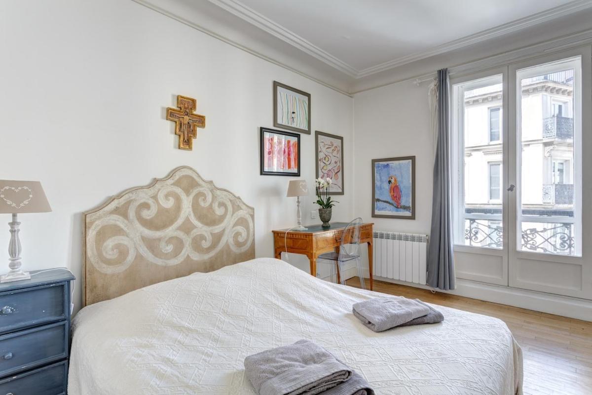Mon - Vrai Parisien - Centre- Cosy Modern & Comfort - Free Travel Guide - Speciale Famille - Special Offer *