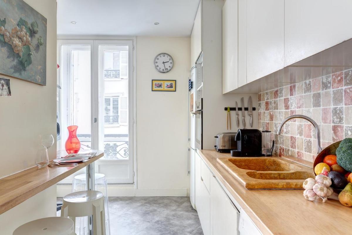 Mon - Vrai Parisien - Centre- Cosy Modern & Comfort - Free Travel Guide - Speciale Famille - Special Offer Apartment Paris