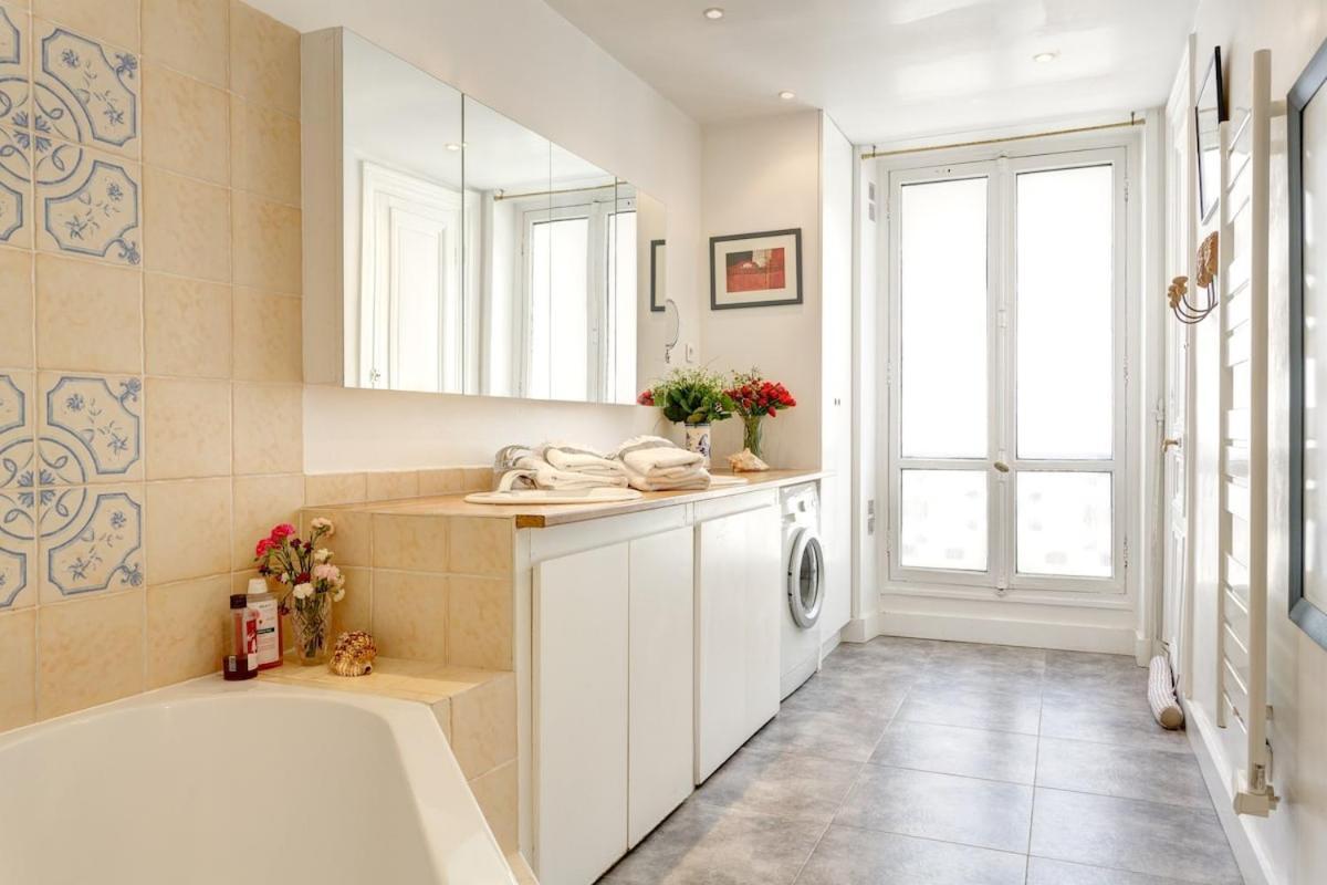 Apartment Mon - Vrai Parisien - Centre- Cosy Modern & Comfort - Free Travel Guide - Speciale Famille - Special Offer *