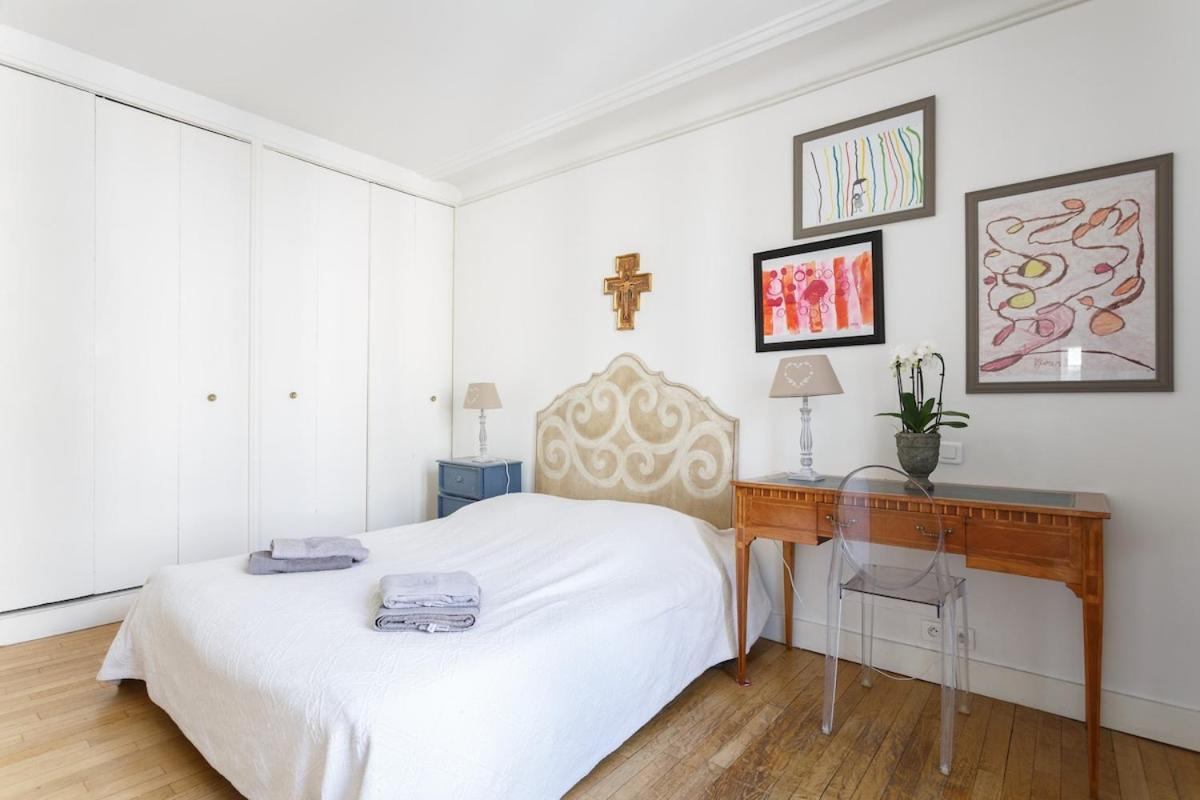 Apartment Mon - Vrai Parisien - Centre- Cosy Modern & Comfort - Free Travel Guide - Speciale Famille - Special Offer Paris
