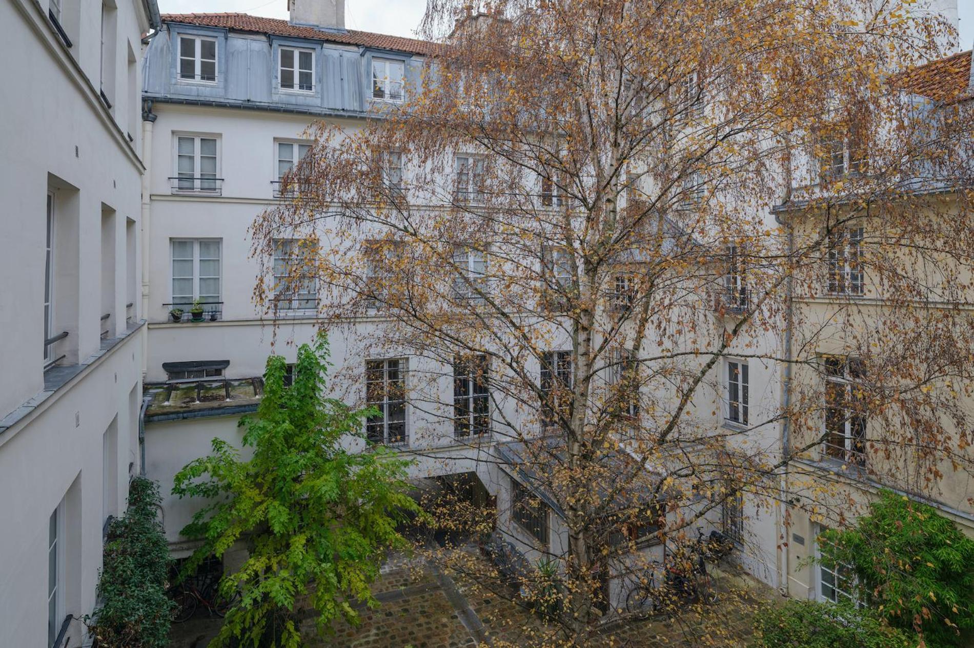Apartment Marais Bouquet Paris