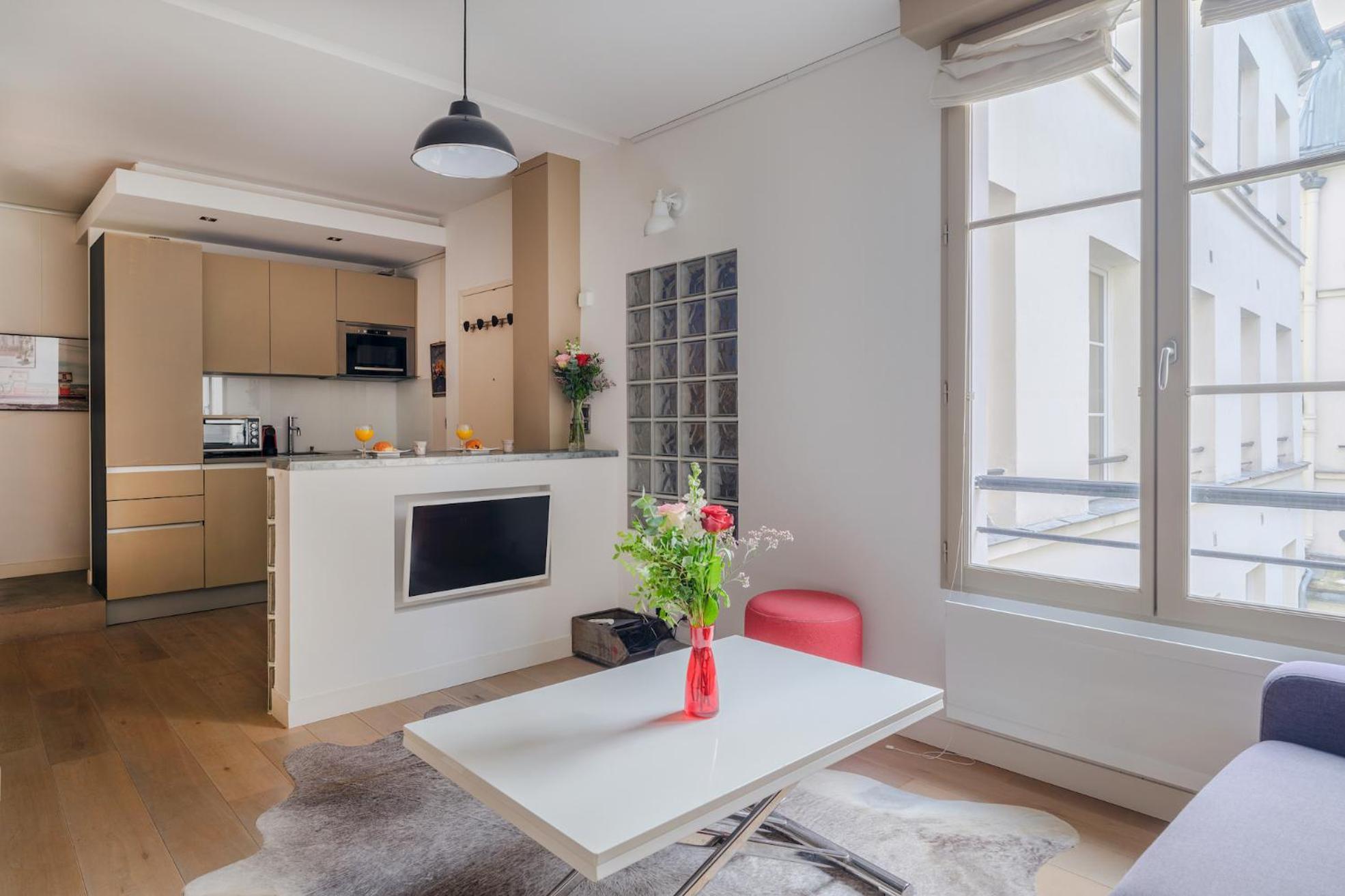 Marais Bouquet Apartment Paris