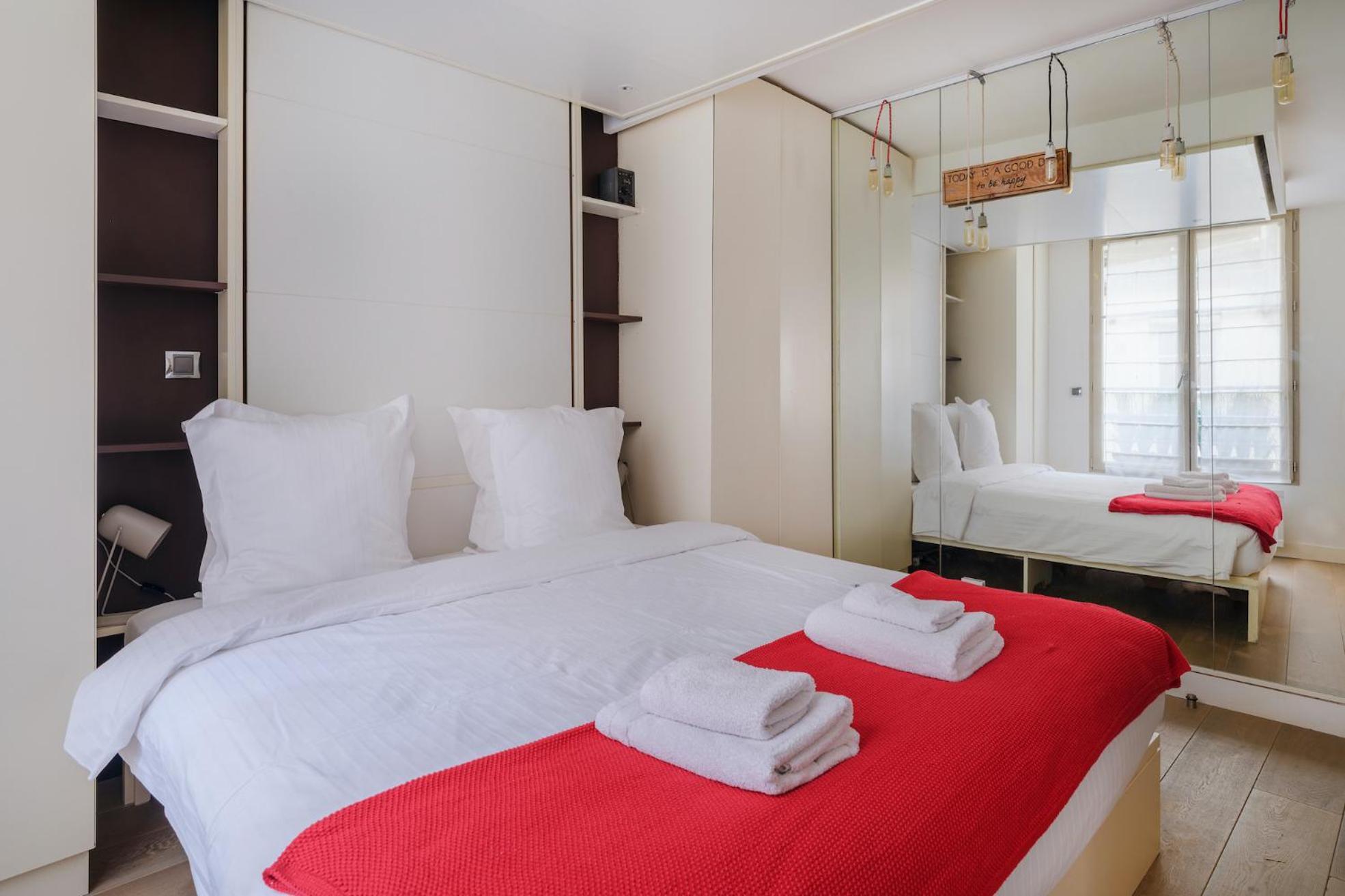 Marais Bouquet Apartment Paris