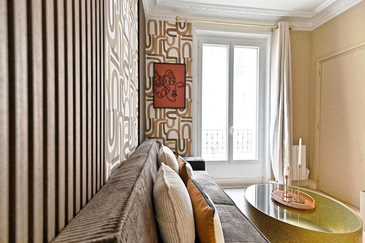 Beautiful Bright In Apartment Paris
