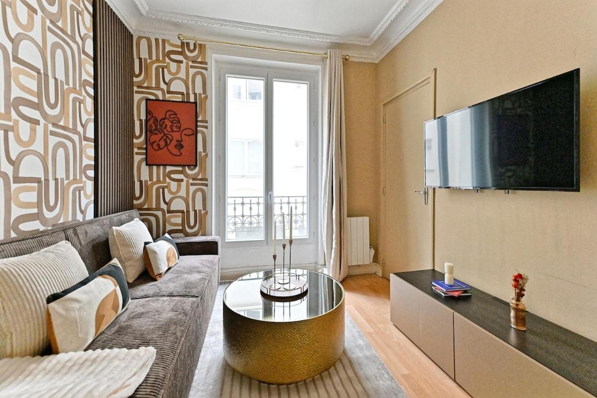 Beautiful Bright In Apartment