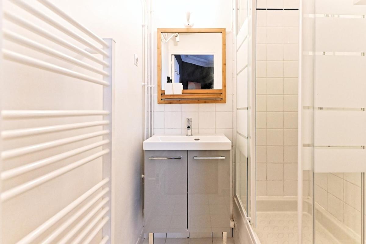 Beautiful Bright In Apartment Paris