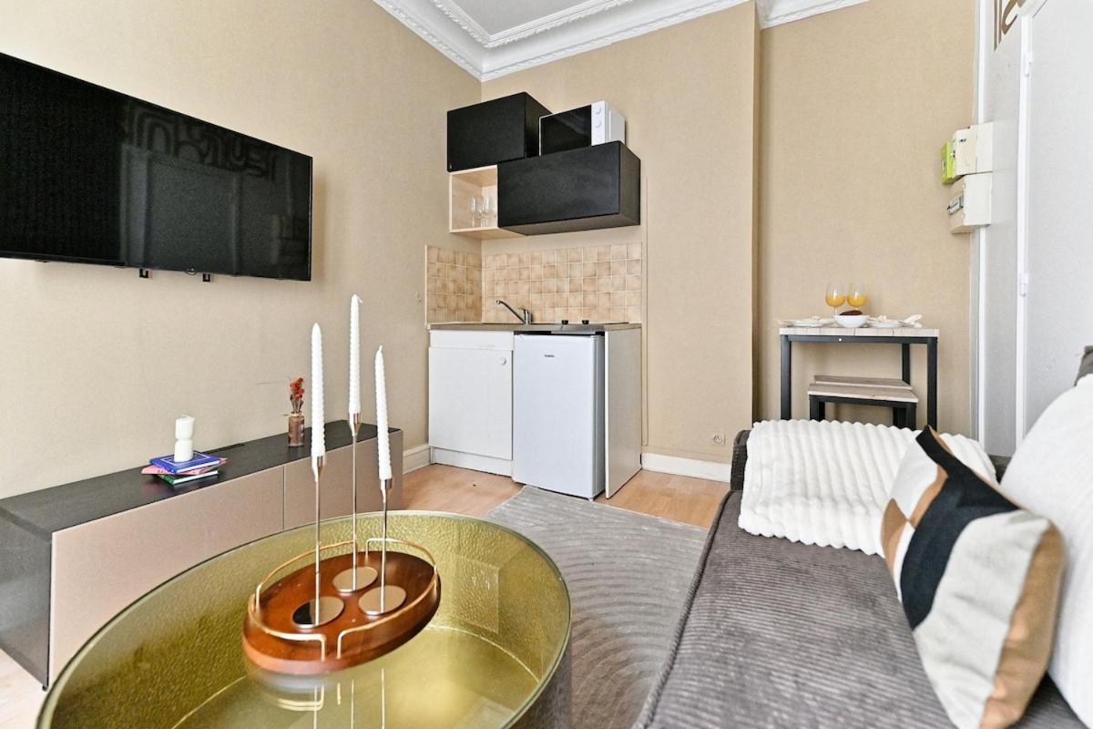 Beautiful Bright In Apartment Paris