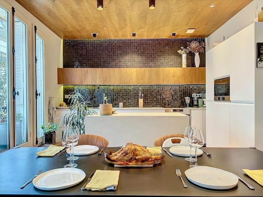 Apartment Anvers Paris
