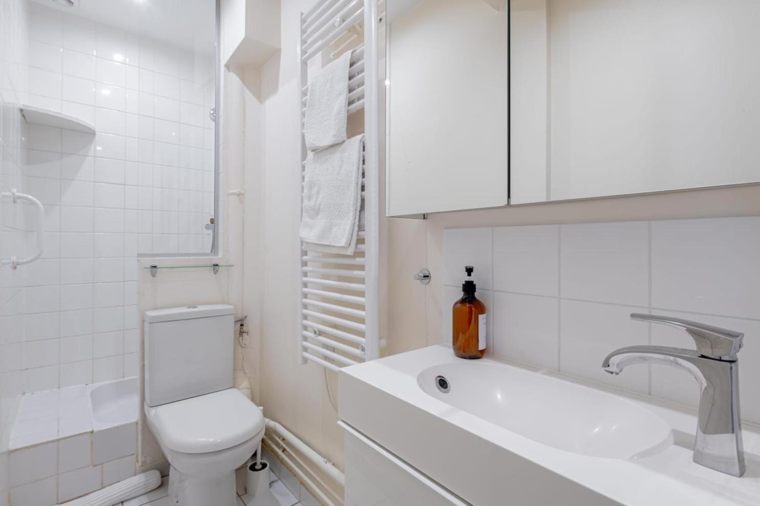 Apartment Serenity By Suitehomeparis