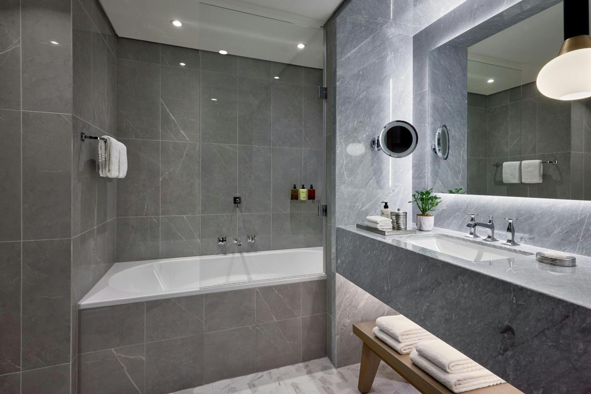 Marriott Champs Elysees Hotel
