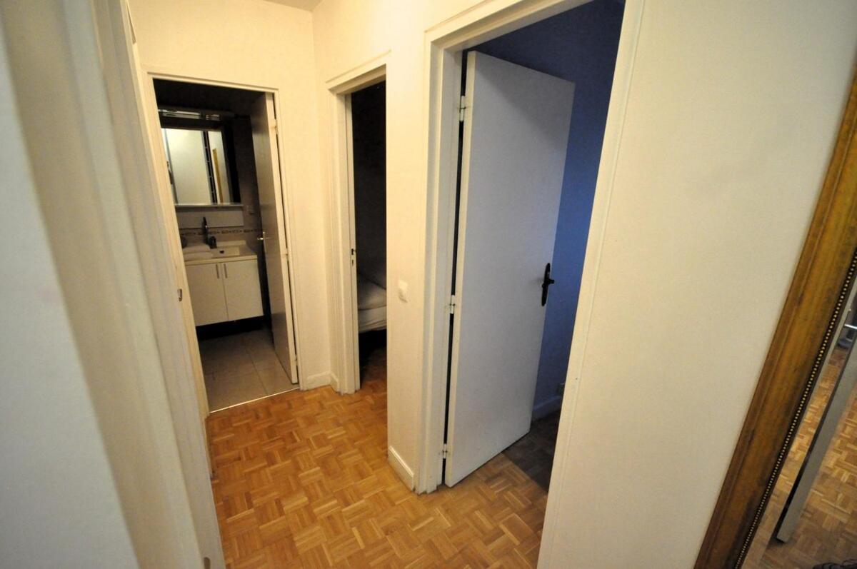 Spacious, Bright With Private Parking Paris