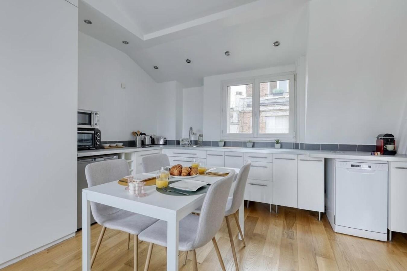 Classy, New & Large Designed - 16 Apartment