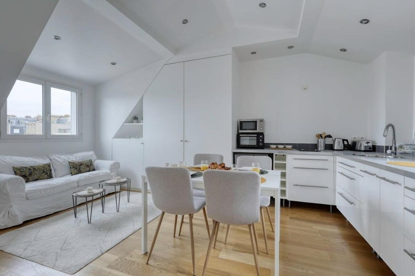Classy, New & Large Designed - 16 * Paris