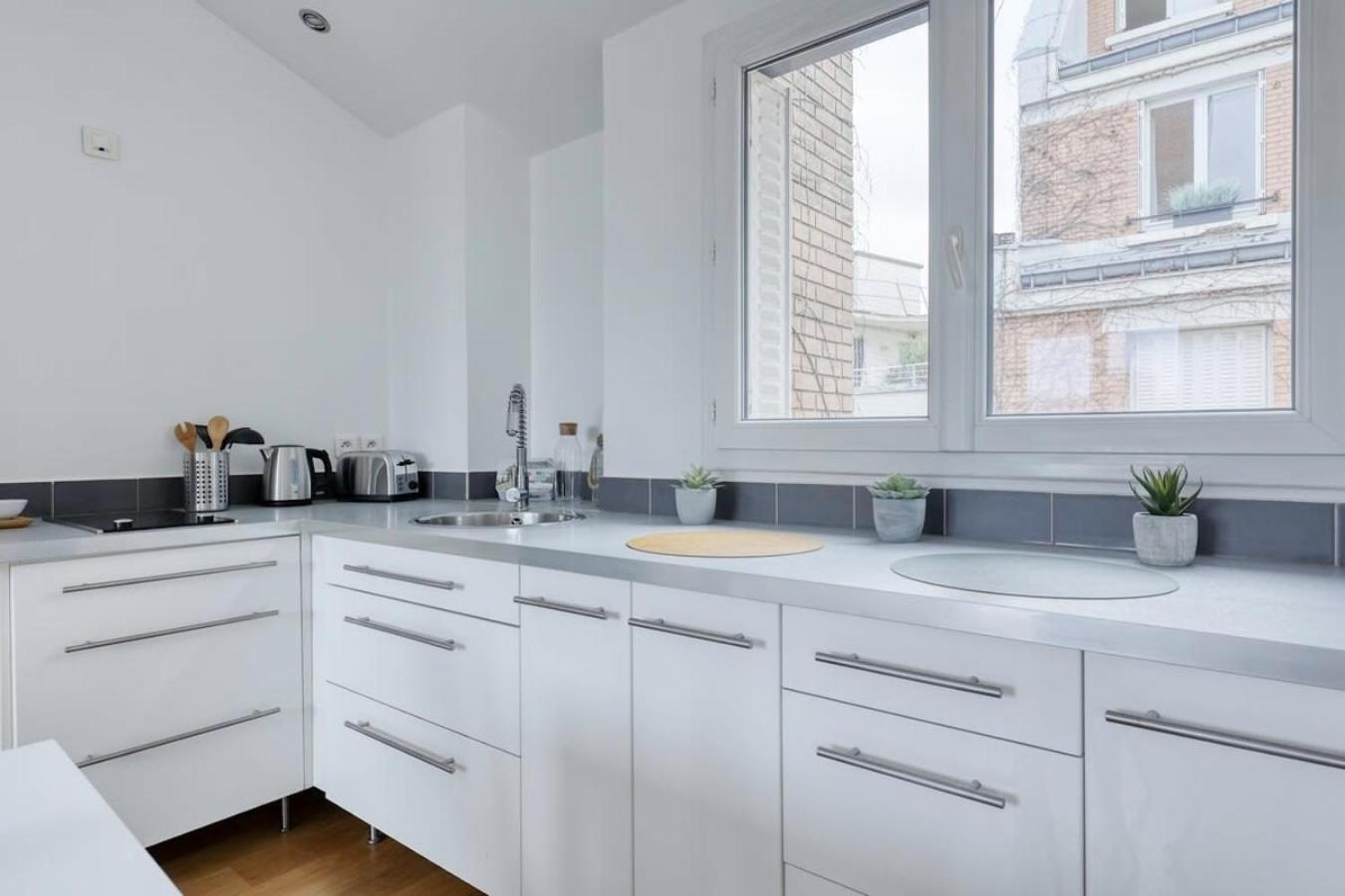 Classy, New & Large Designed - 16 Apartment Paris