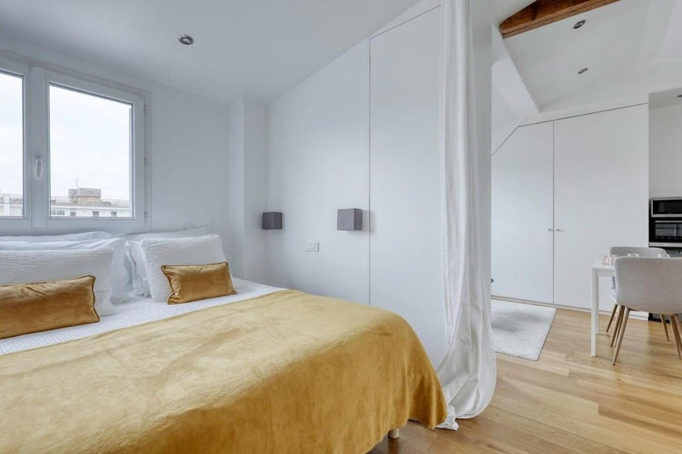 Classy, New & Large Designed - 16 * Paris