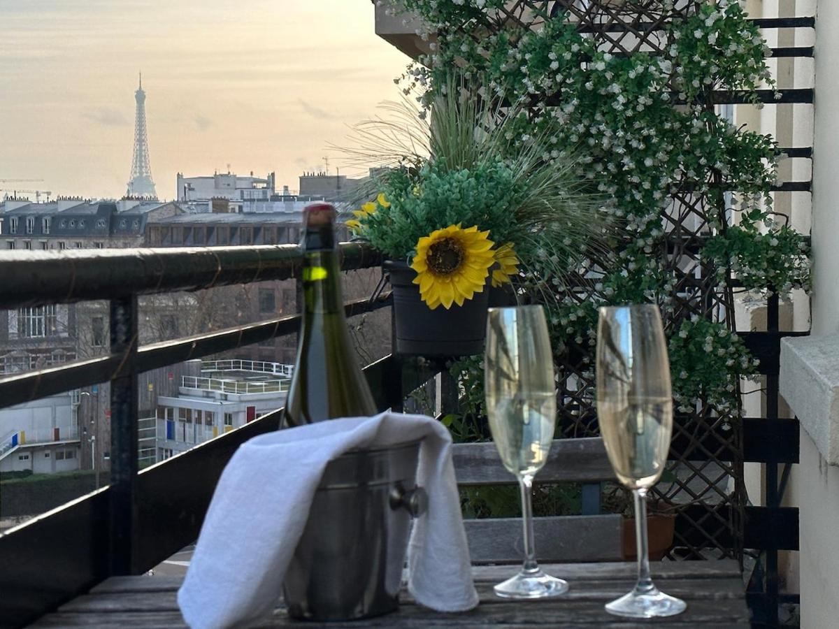 Eiffel Tower View Arc Triomphe Champs Elysees Area Apartment Paris