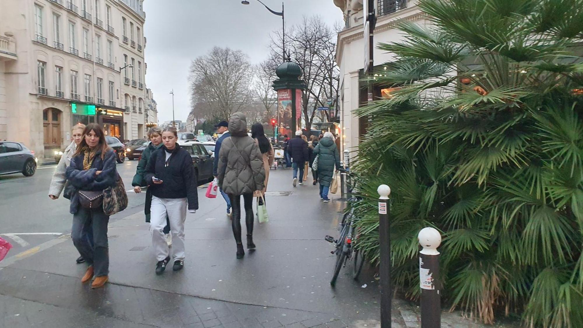1 Minute Gare Montparnasse,center,close To Louvre Meusm And Eiffel Tour ,amusing Place Paris