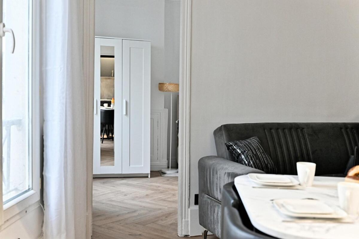 Modern Moulin Rouge Apartment