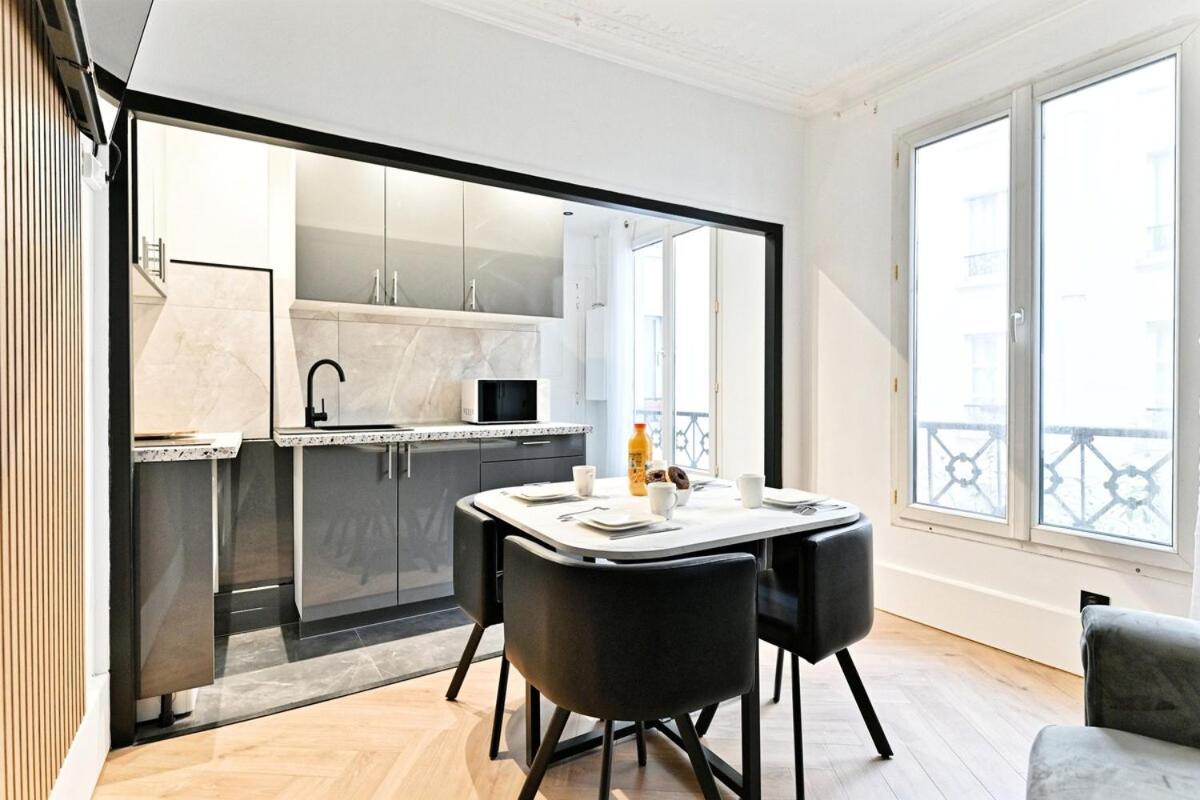 Modern Moulin Rouge Apartment