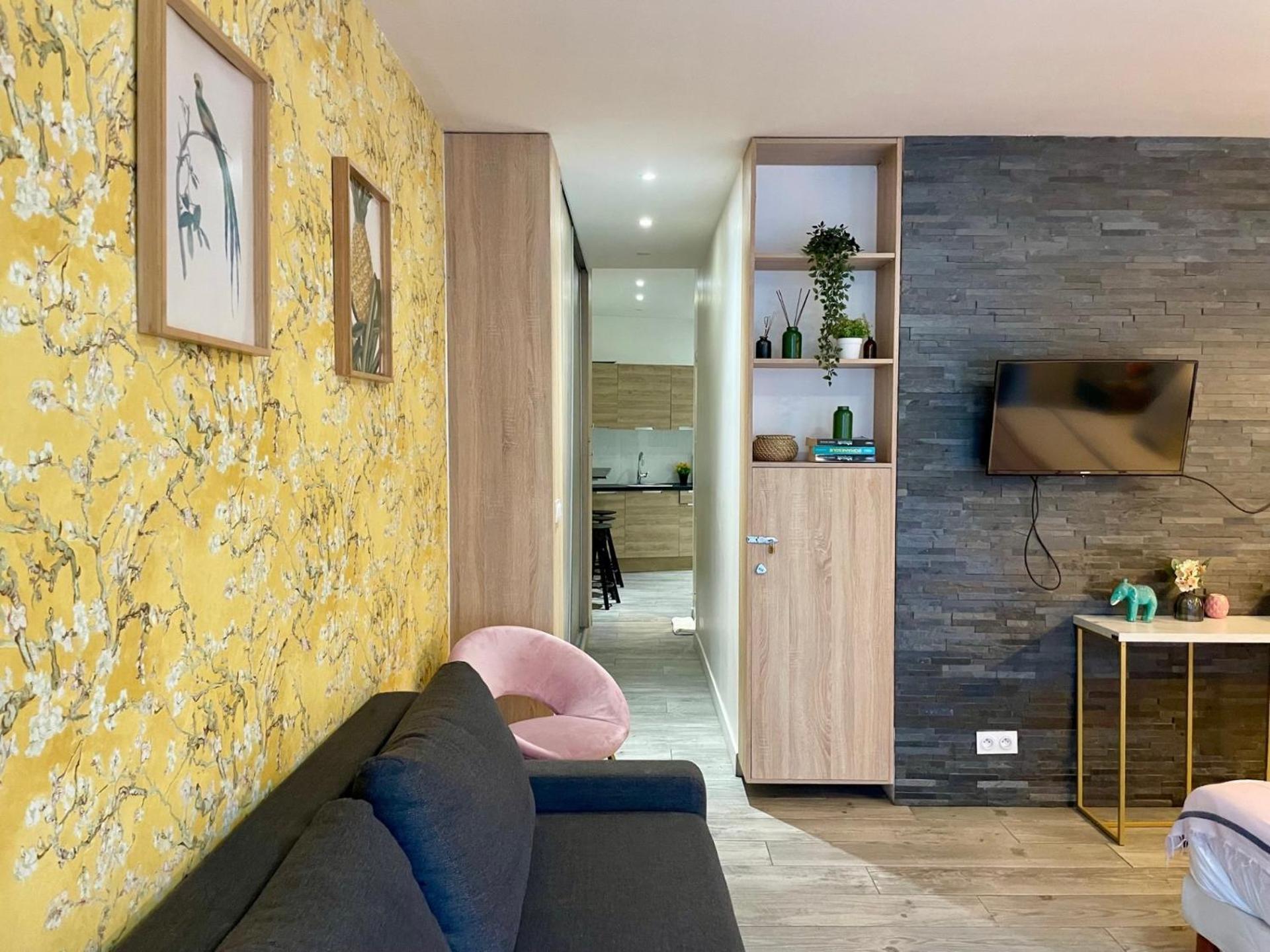 Large Dans Le 13eme Apartment *