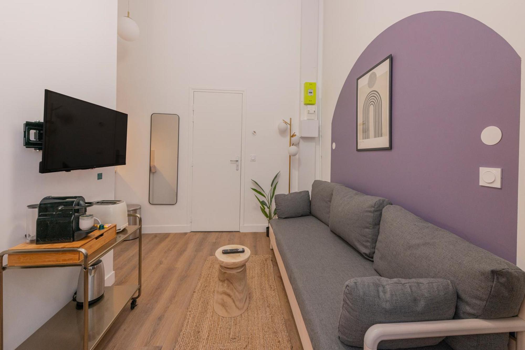 Modern In The 10th District Apartment