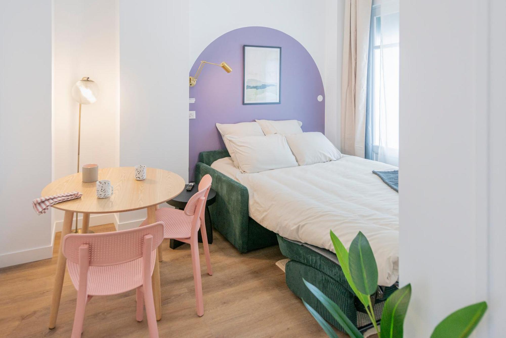 Modern In The 10th District Apartment