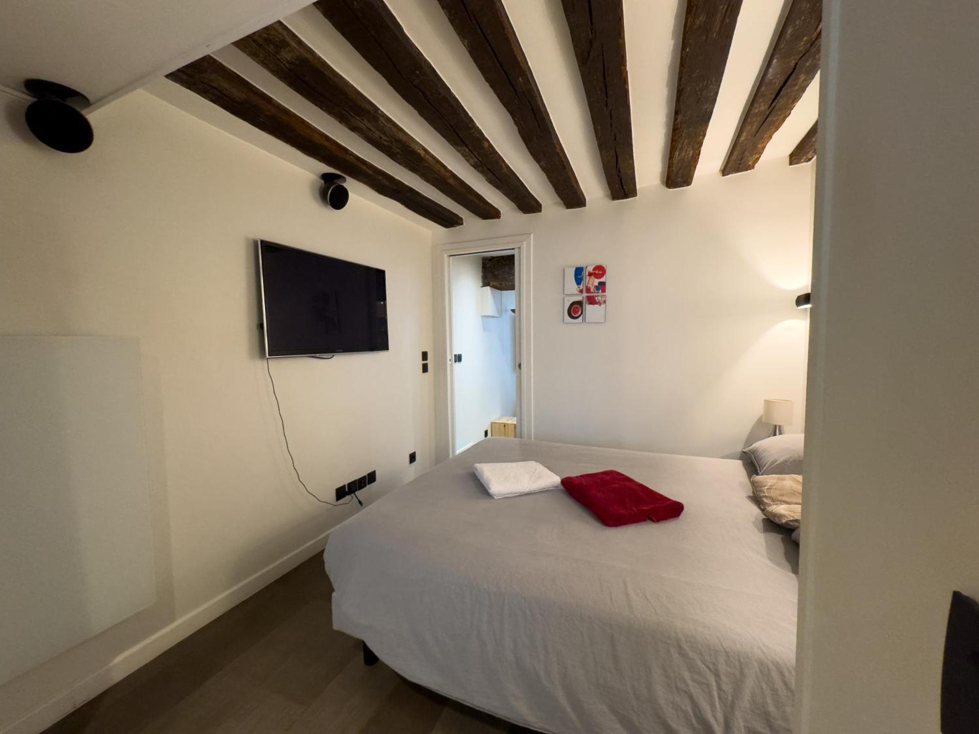 Apartment Design Au Coeur Du Marais *