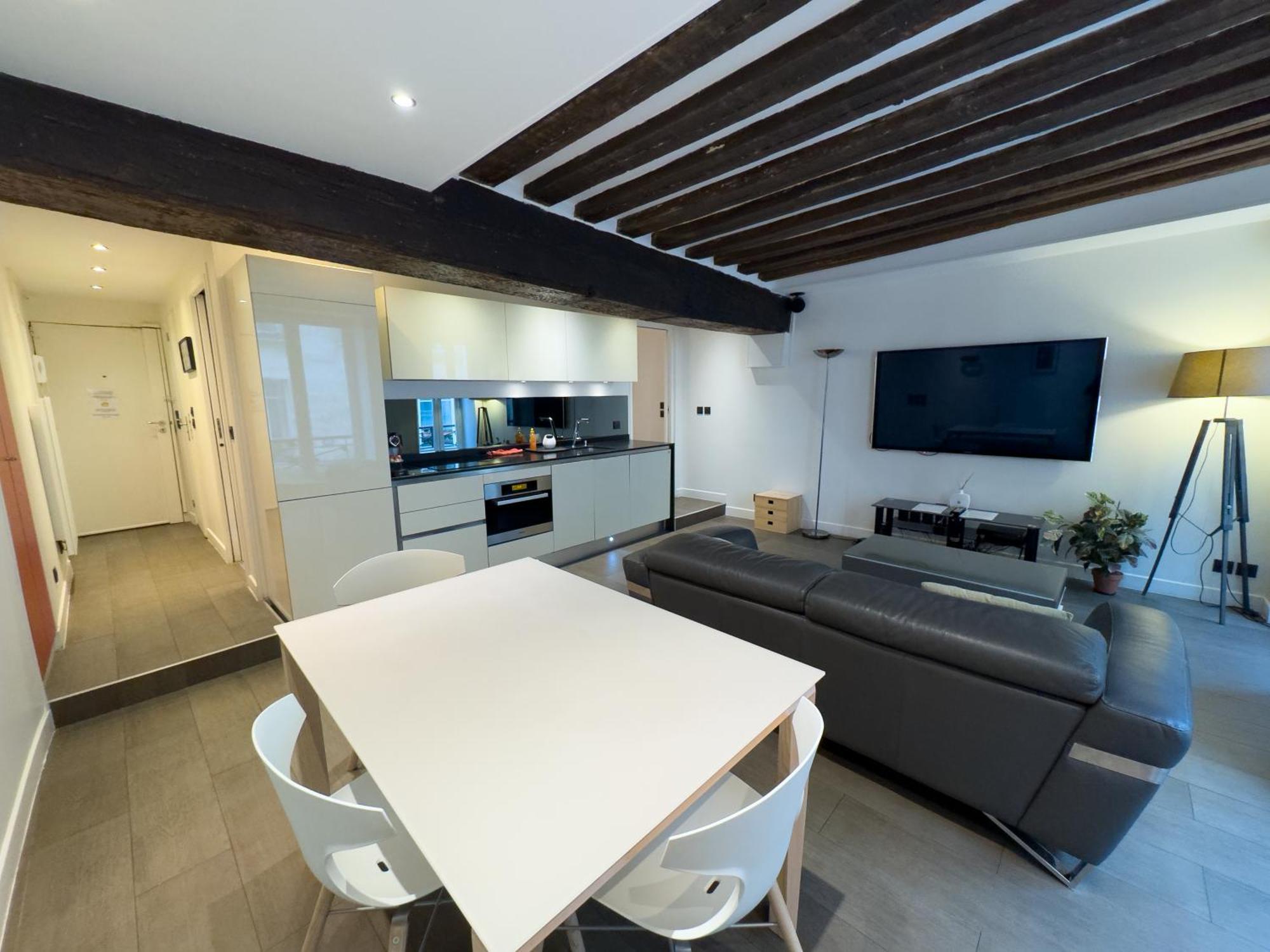 Design Au Coeur Du Marais Apartment