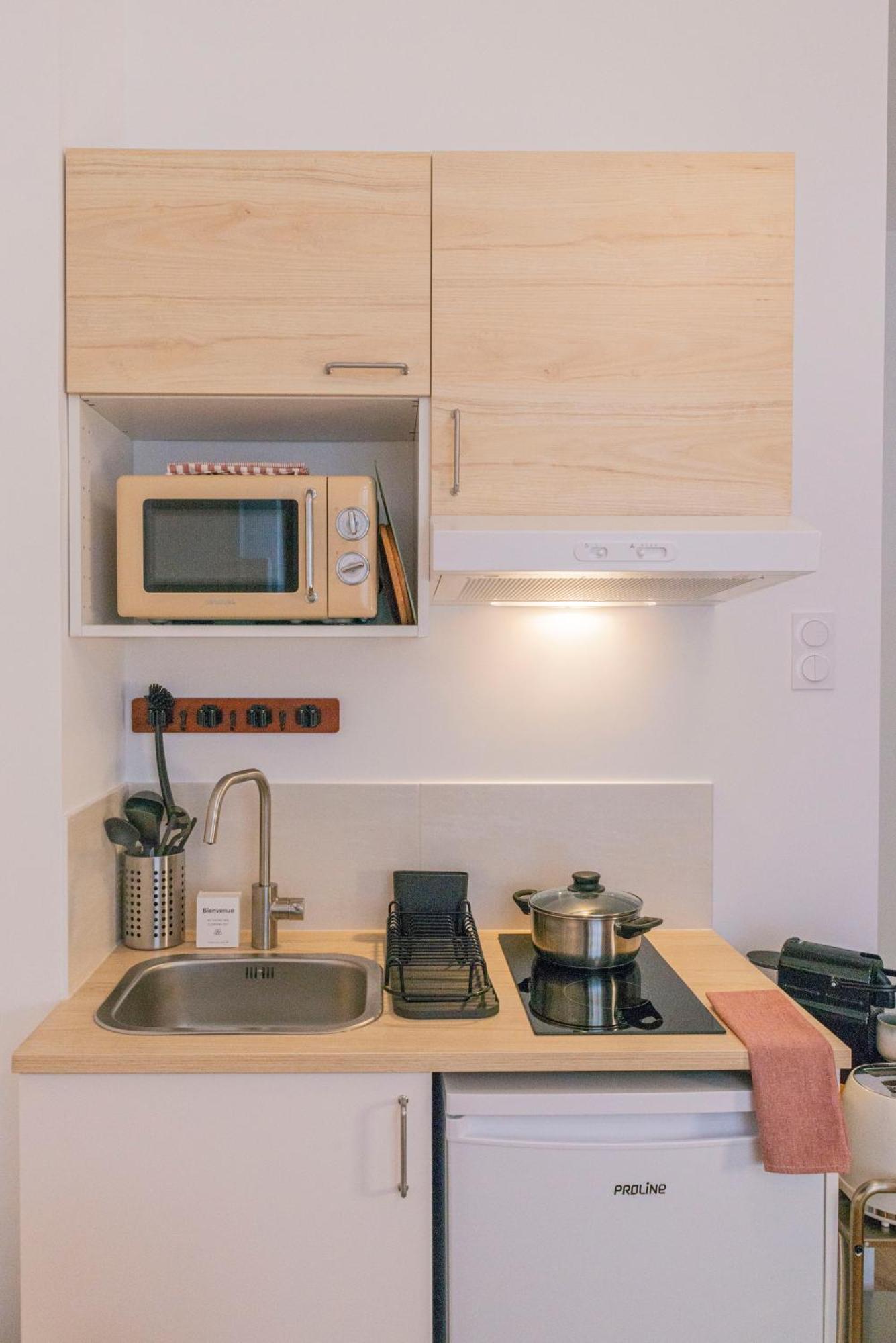 Modern In The 10th District Apartment
