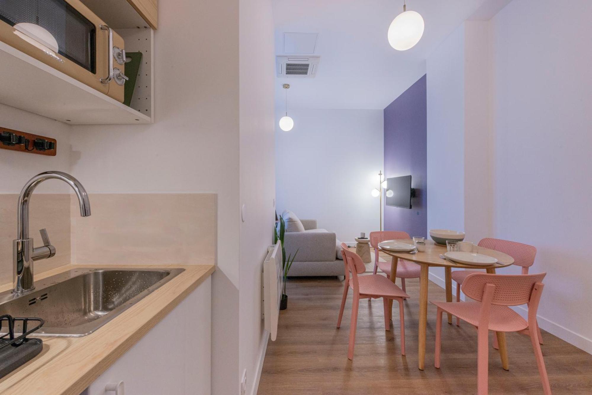 Modern In The 10th District Apartment