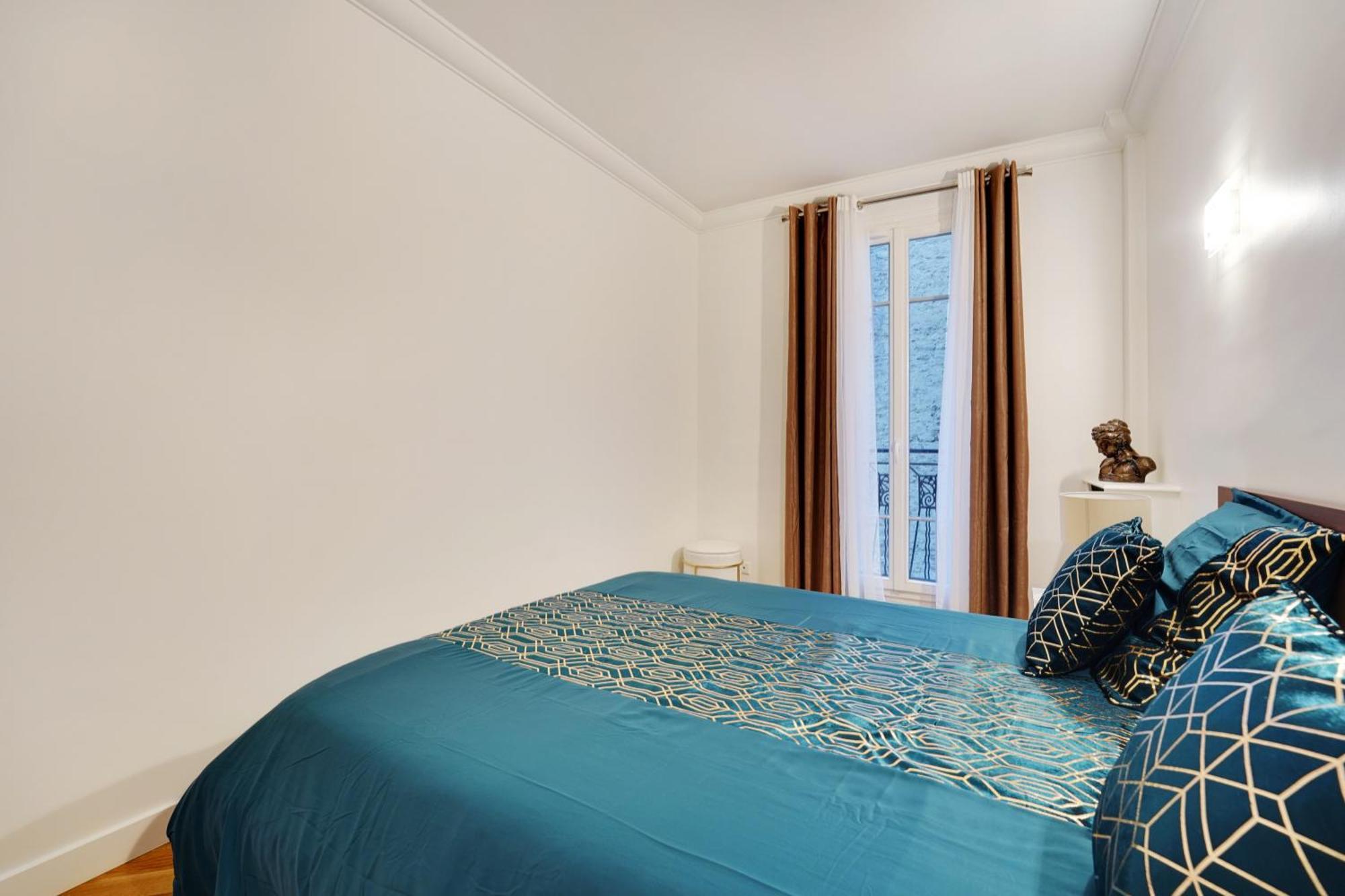 Prestigieux 2 Pieces Champs-elysees George V Apartment
