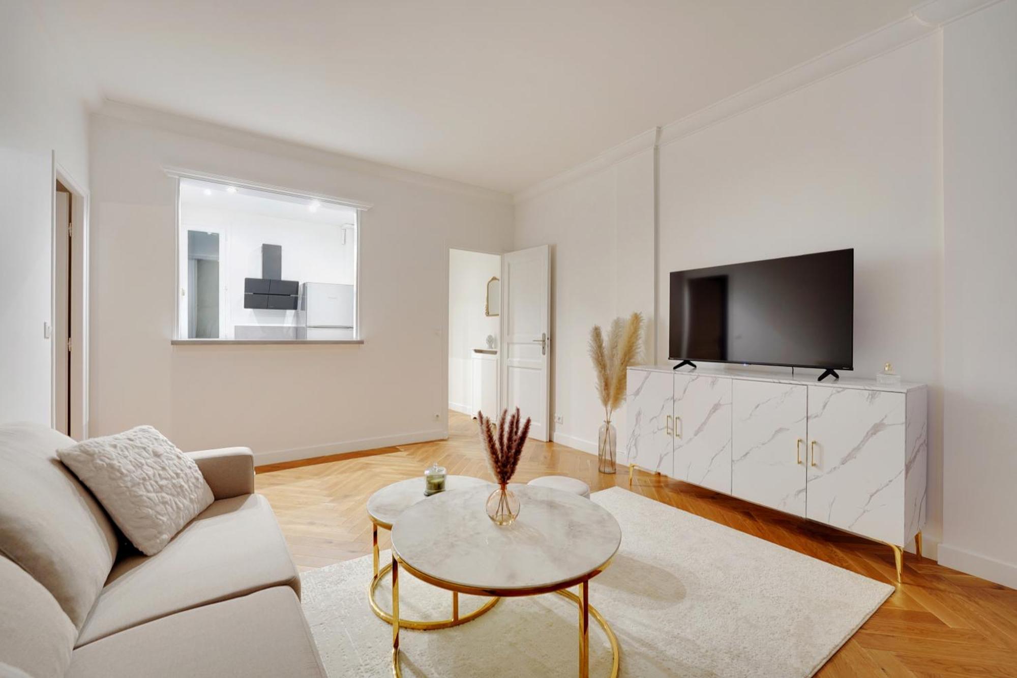 Prestigieux 2 Pieces Champs-elysees George V Apartment Paris