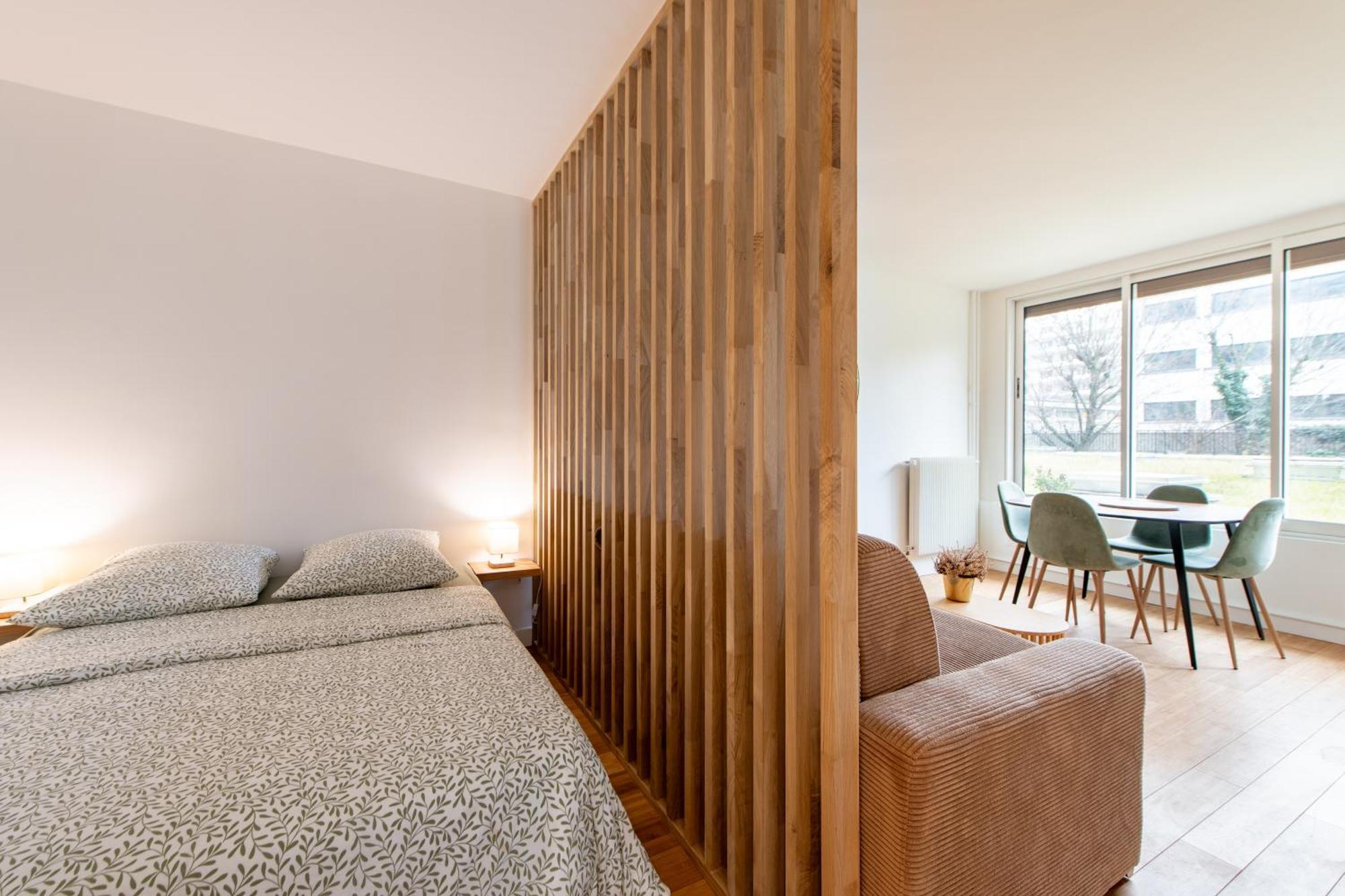 Geranimus Loire Quay Apartment Paris