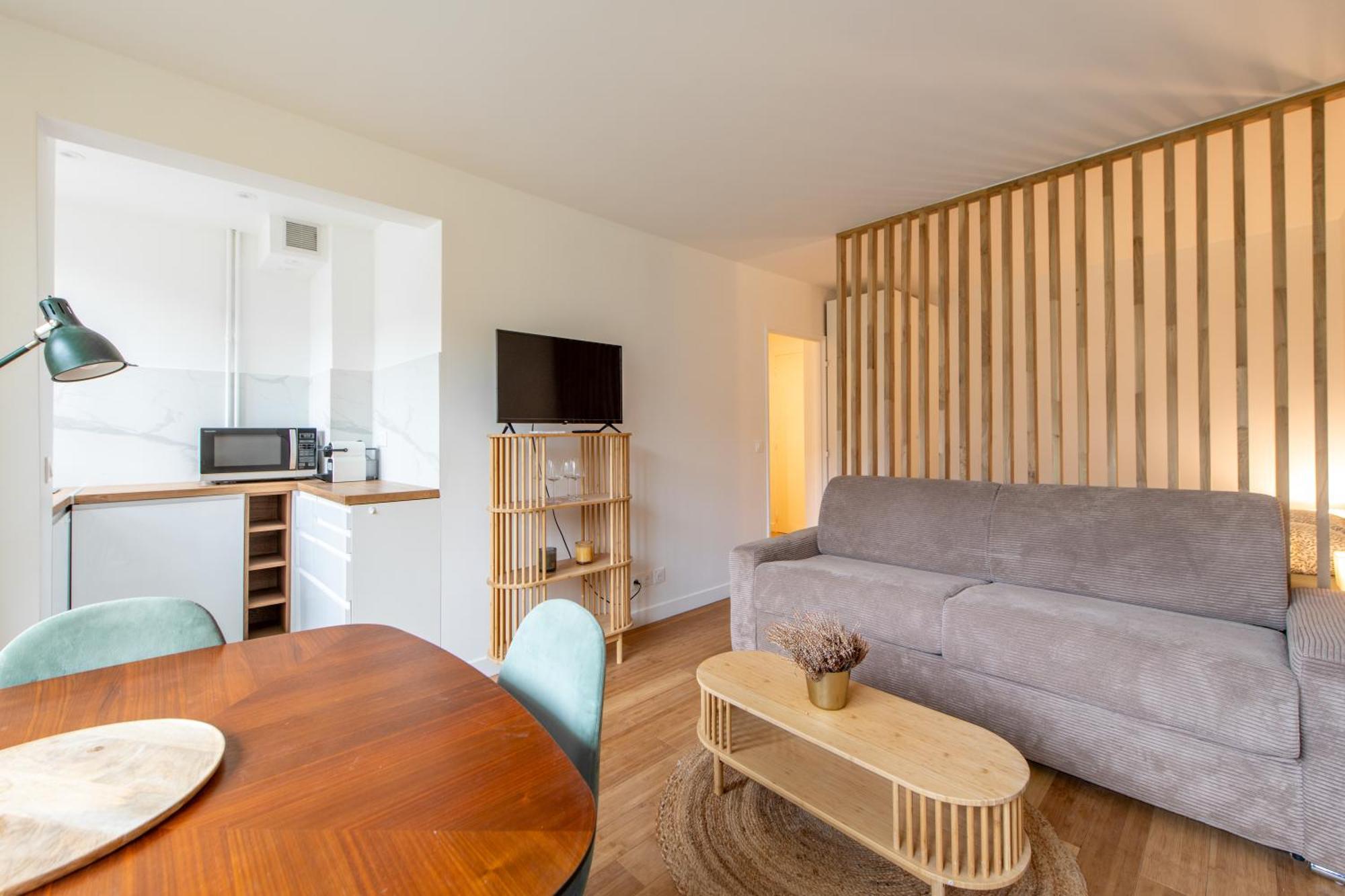 Geranimus Loire Quay Apartment Paris
