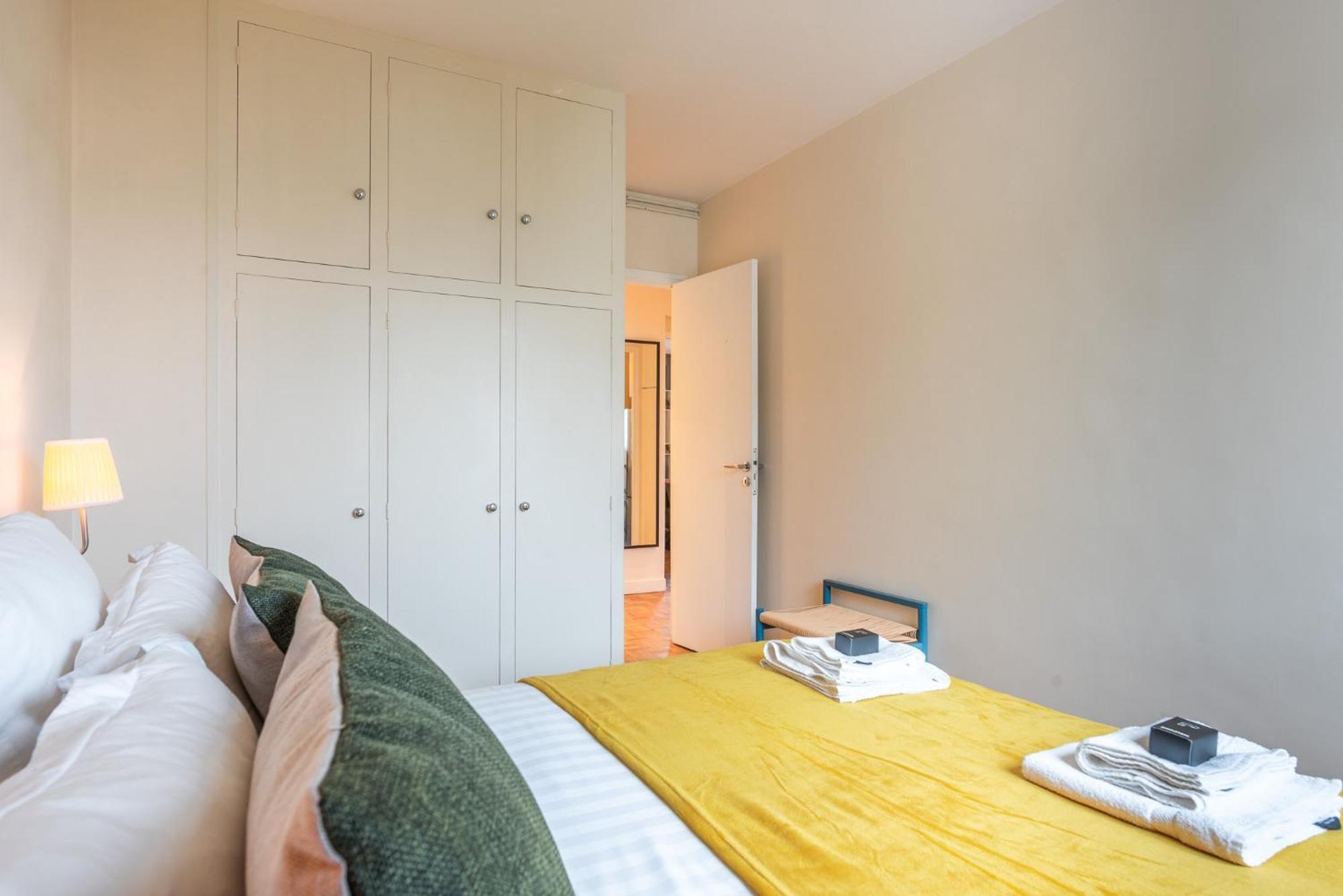 Luxury Flat For 6 People With Balcony - Near Metro *